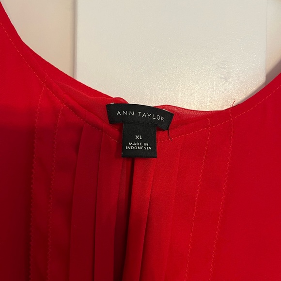 Ann Taylor sleeveless blouse - Picture 3 of 7